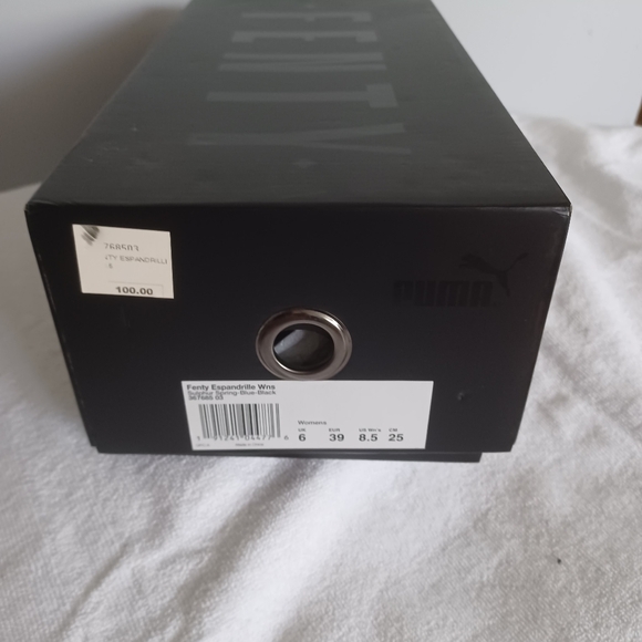 Fenty Puma slides, size 8.5, never worn - Picture 4 of 4